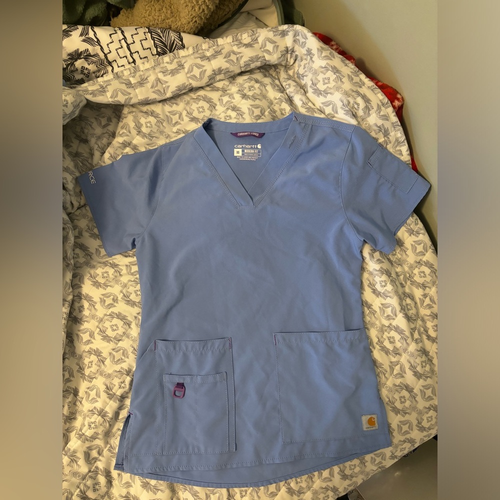 Women’s Carhartt scrub top